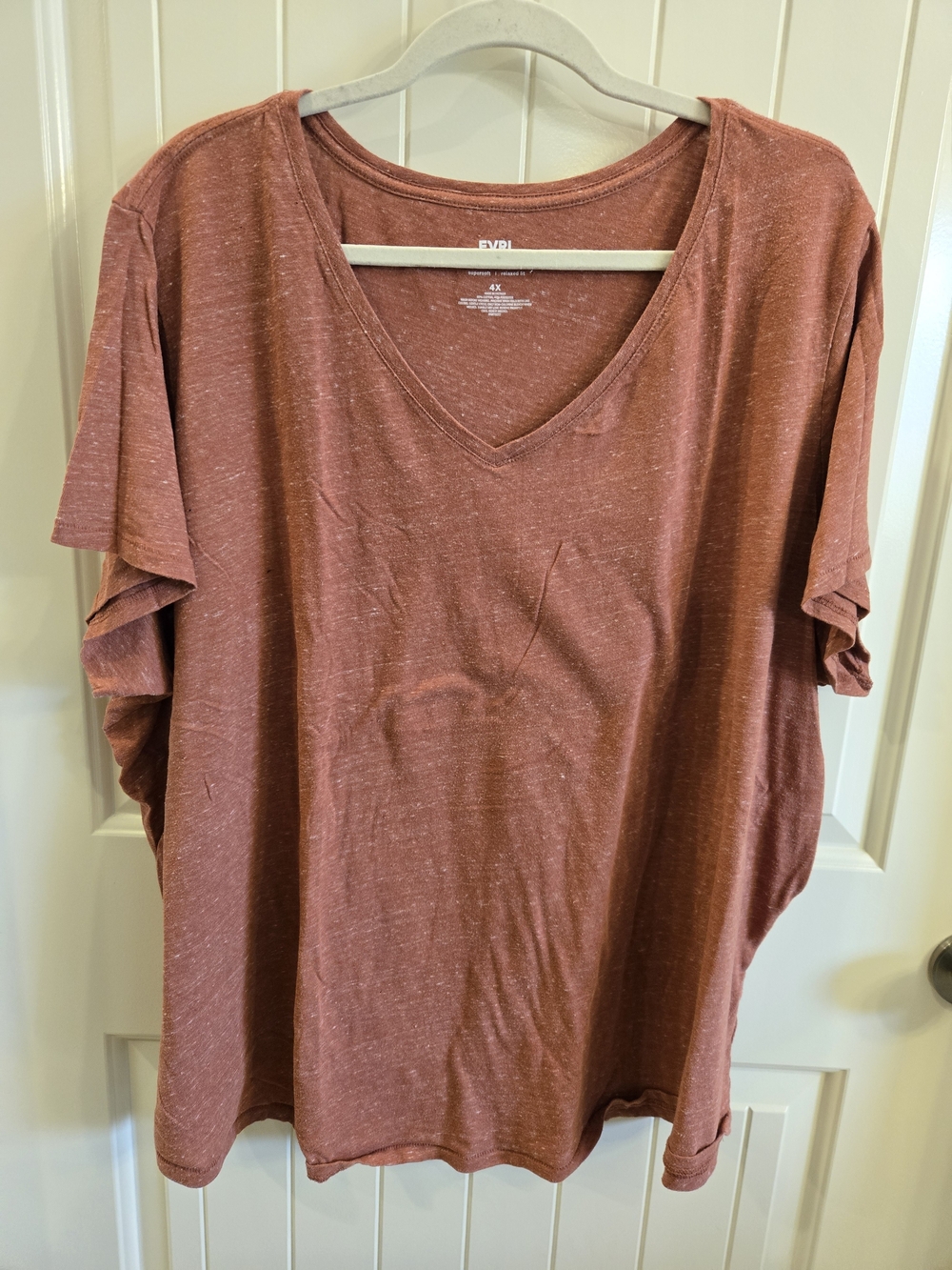 EVRI Women's V-Neck Tee in Rust Size 4x